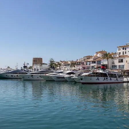 Luxurious Frontline Penthouse In Puerto Banus Appartamento