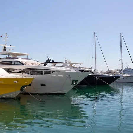 Luxurious Frontline Penthouse In Puerto Banus Appartamento