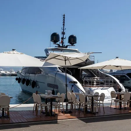 Appartamento Luxurious Frontline Penthouse In Puerto Banus Marbella
